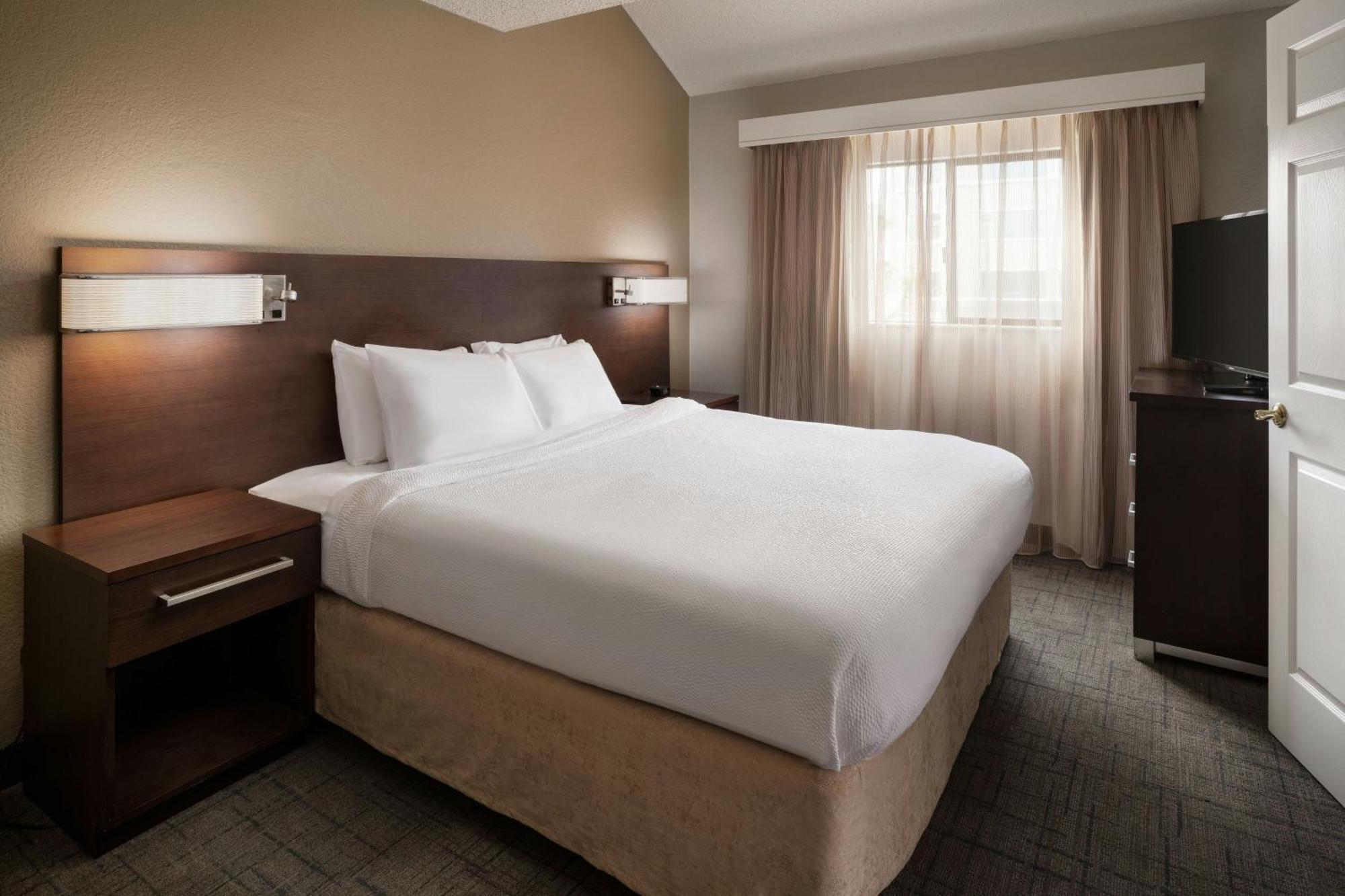 Pasadena 3*
